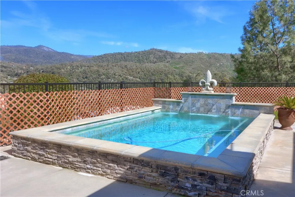 42038 Empty Creek Oakhurst, CA 93644