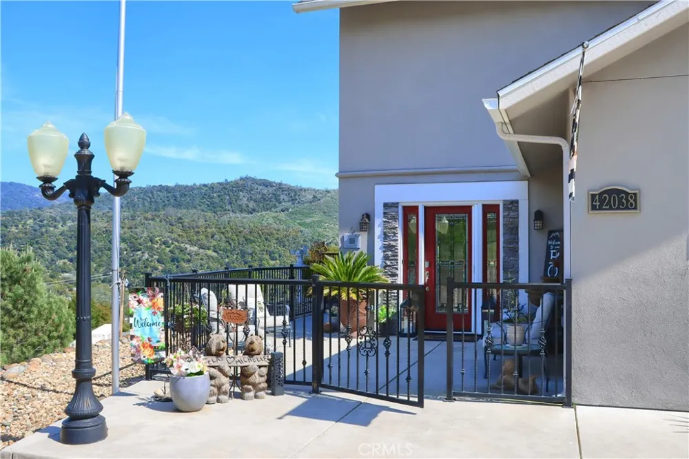 42038 Empty Creek Oakhurst, CA 93644