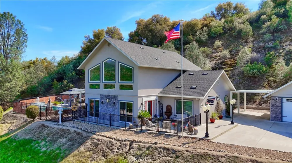 42038 Empty Creek Oakhurst, CA 93644