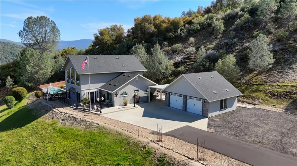 42038 Empty Creek Oakhurst, CA 93644