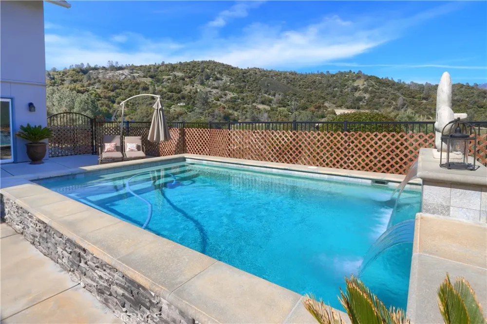 42038 Empty Creek Oakhurst, CA 93644