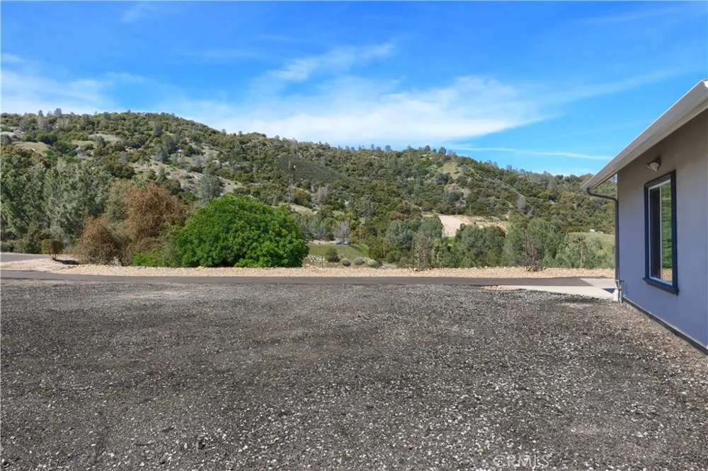 42038 Empty Creek Oakhurst, CA 93644