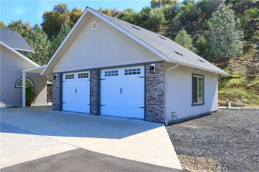 42038 Empty Creek Oakhurst, CA 93644