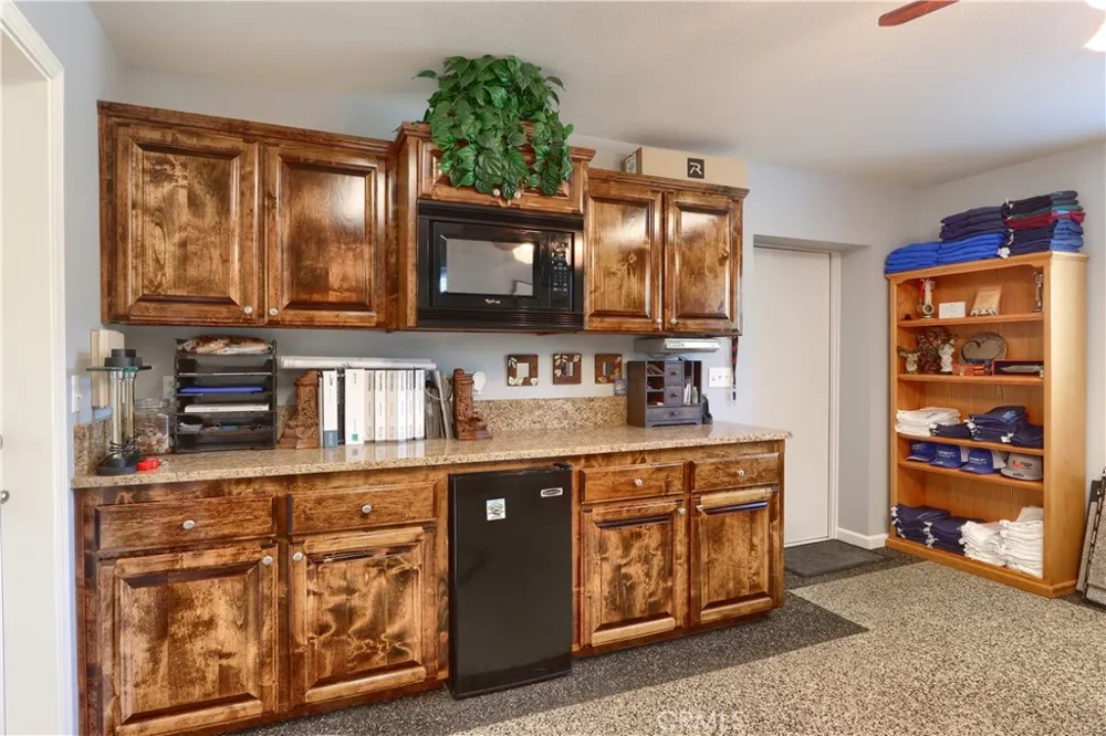42038 Empty Creek Oakhurst, CA 93644