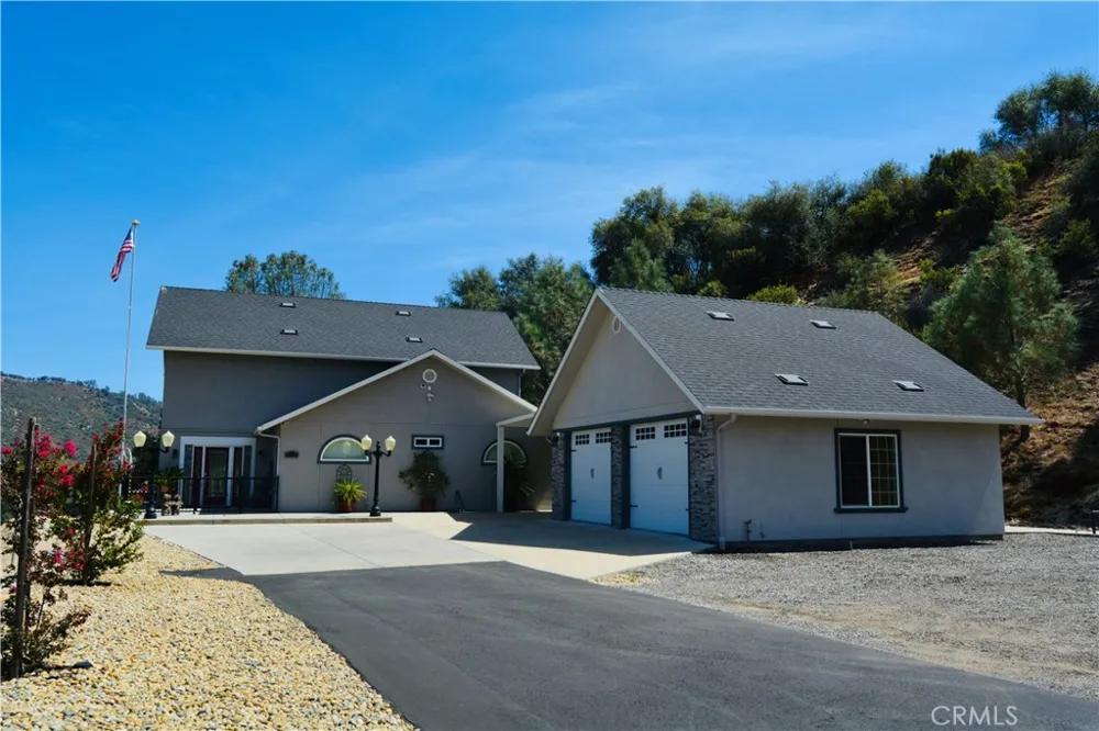 42038 Empty Creek Oakhurst, CA 93644