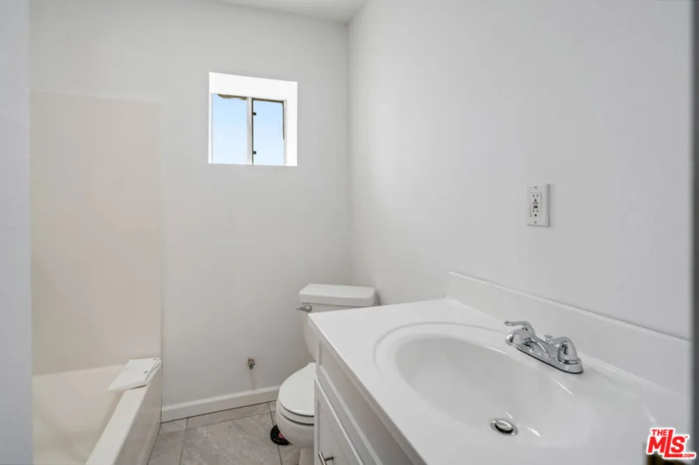 9750 W 70th Street Mojave, CA 93501
