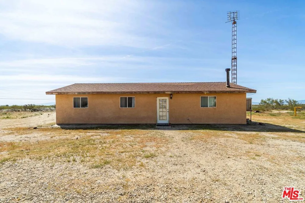 9750 W 70th Street Mojave, CA 93501