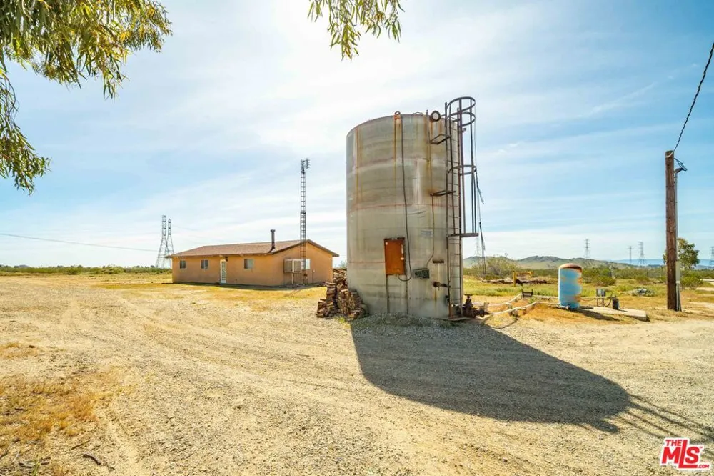 9750 W 70th Street Mojave, CA 93501