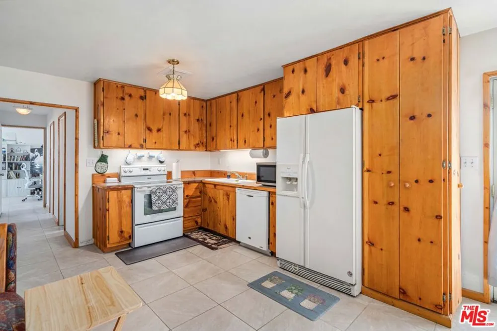 9750 W 70th Street Mojave, CA 93501