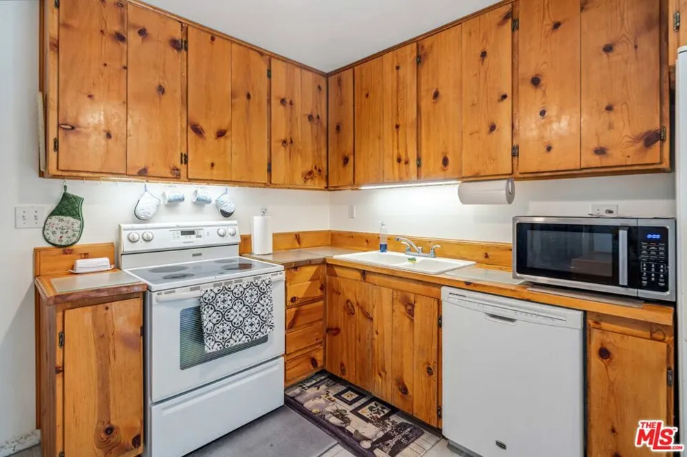 9750 W 70th Street Mojave, CA 93501