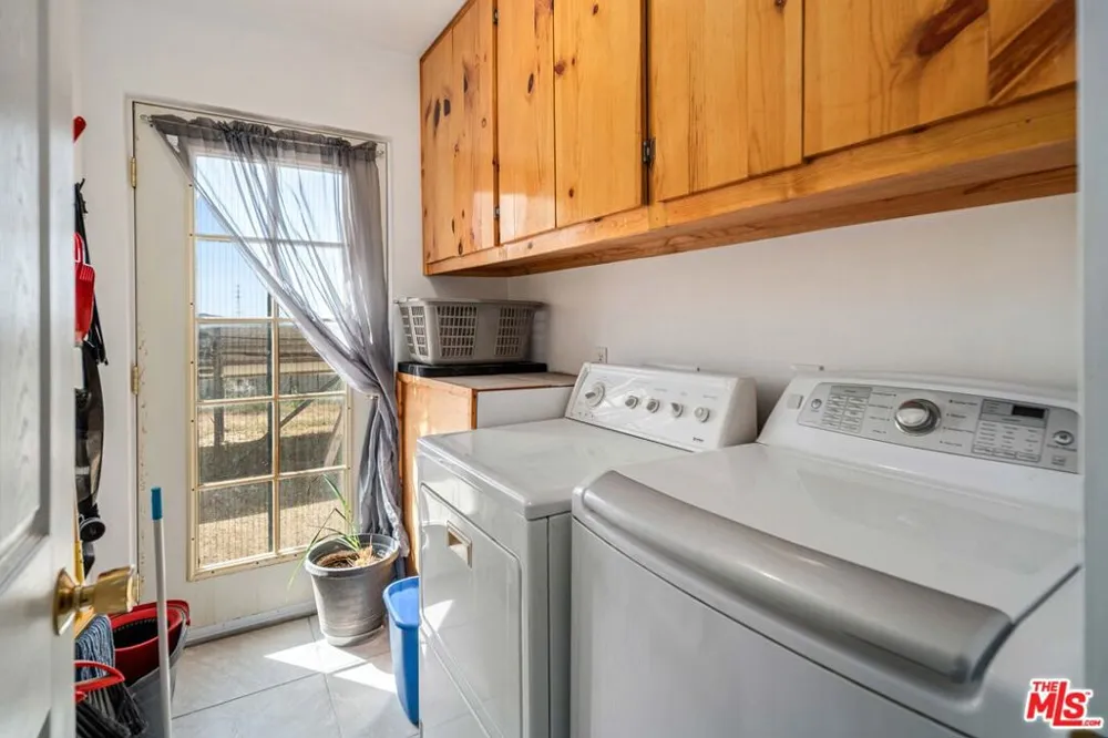 9750 W 70th Street Mojave, CA 93501