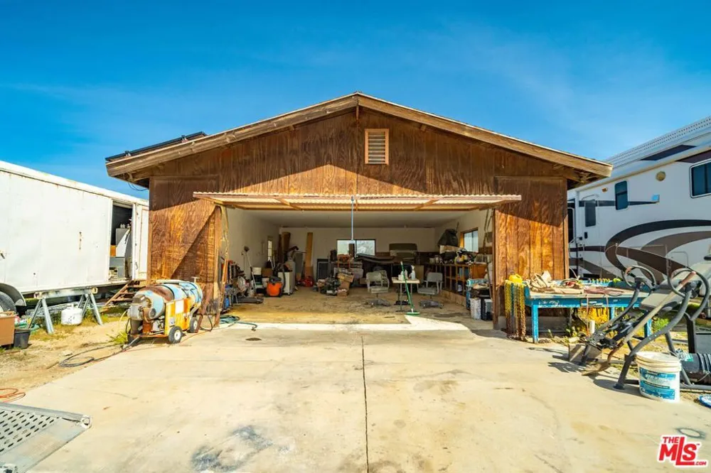 9750 W 70th Street Mojave, CA 93501