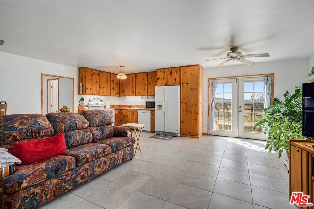 9750 W 70th Street Mojave, CA 93501