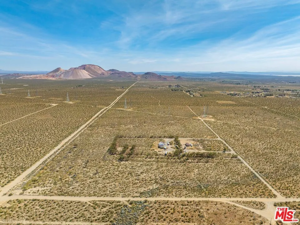9750 W 70th Street Mojave, CA 93501