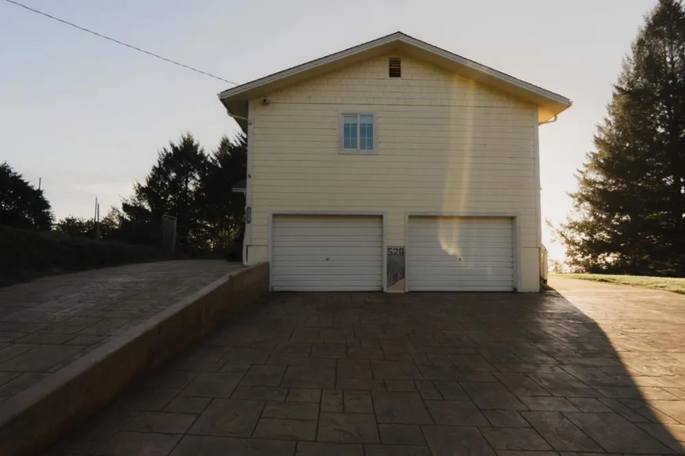 520 Redwood Road Whitethorn, CA 95589