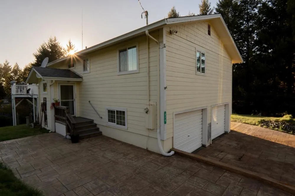 520 Redwood Road Whitethorn, CA 95589