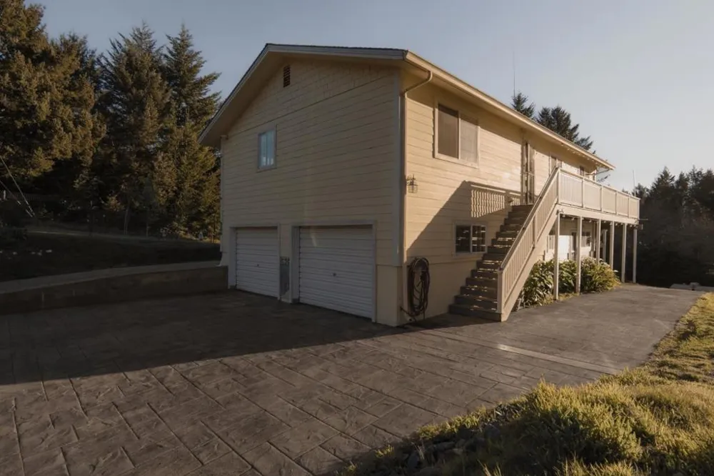 520 Redwood Road Whitethorn, CA 95589