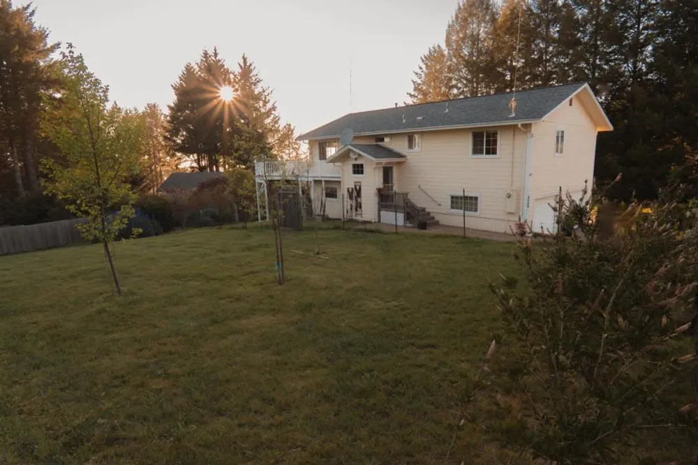520 Redwood Road Whitethorn, CA 95589