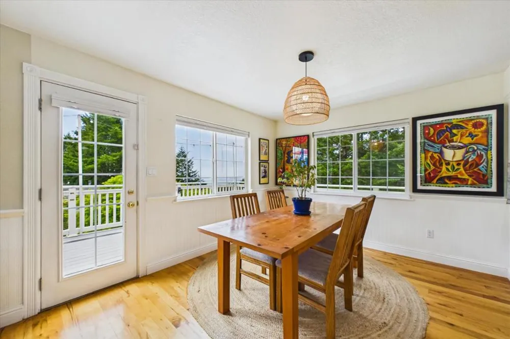 520 Redwood Road Whitethorn, CA 95589