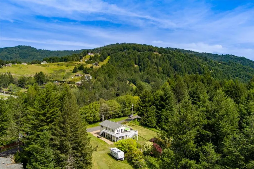 520 Redwood Road Whitethorn, CA 95589