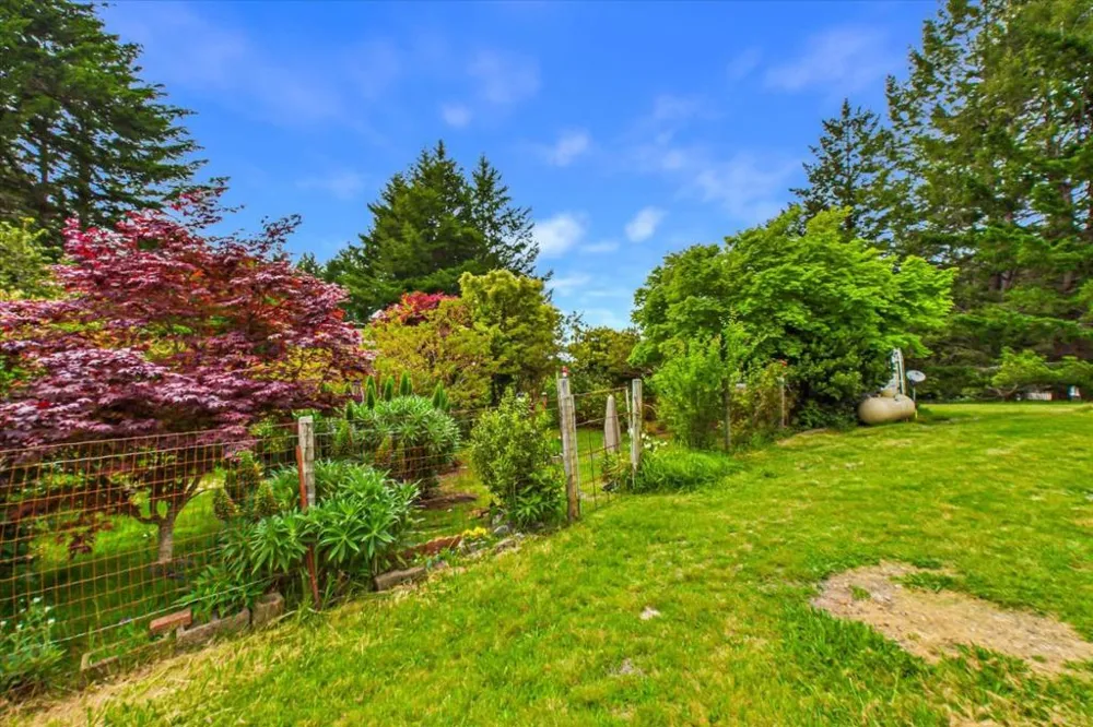 520 Redwood Road Whitethorn, CA 95589
