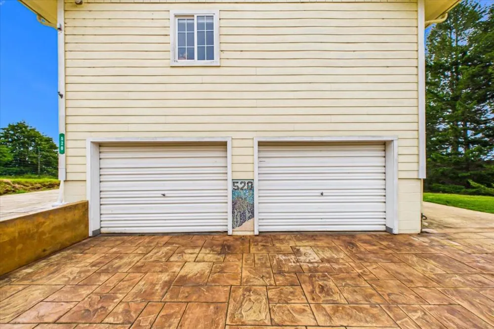 520 Redwood Road Whitethorn, CA 95589