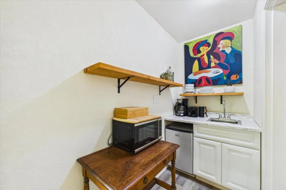 520 Redwood Road Whitethorn, CA 95589