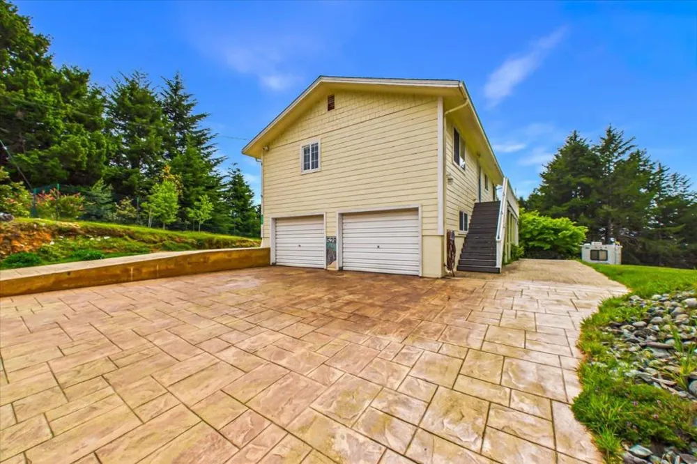 520 Redwood Road Whitethorn, CA 95589