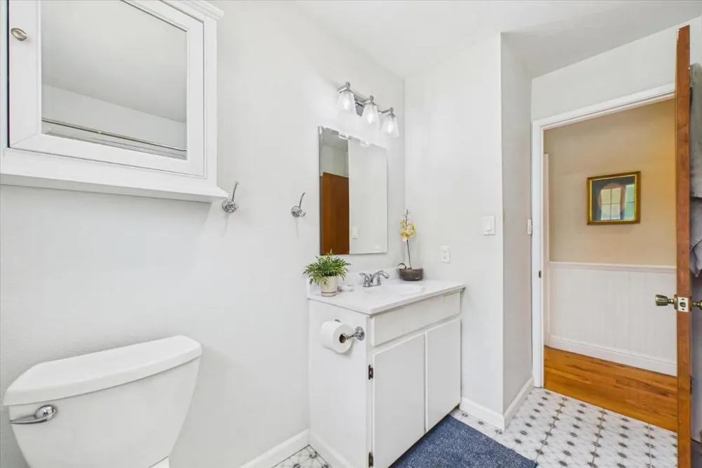 520 Redwood Road Whitethorn, CA 95589