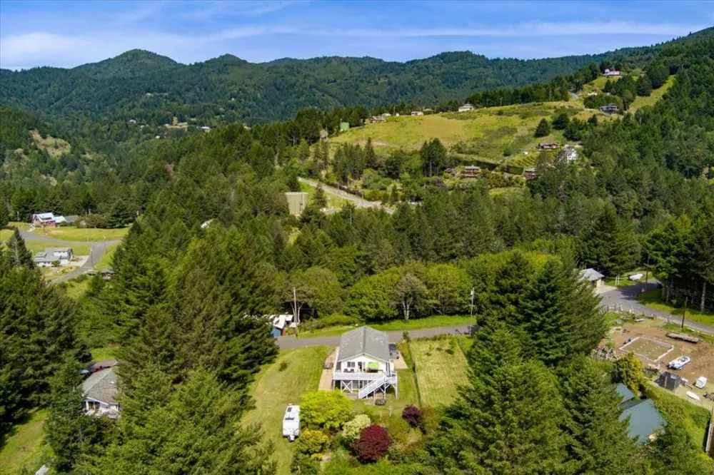 520 Redwood Road Whitethorn, CA 95589