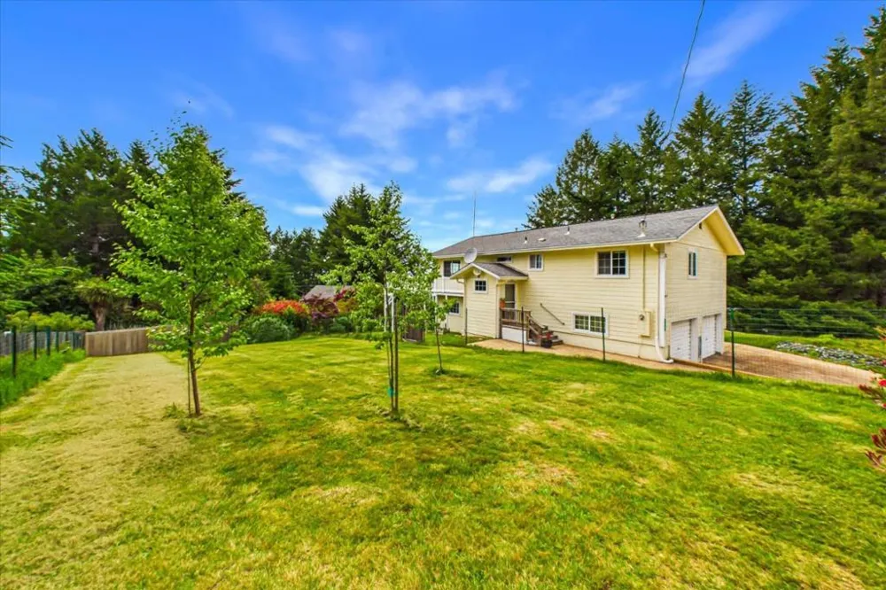 520 Redwood Road Whitethorn, CA 95589
