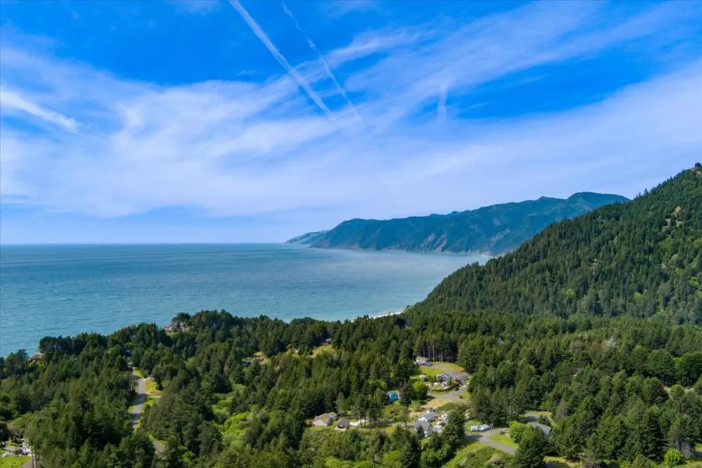 520 Redwood Road Whitethorn, CA 95589