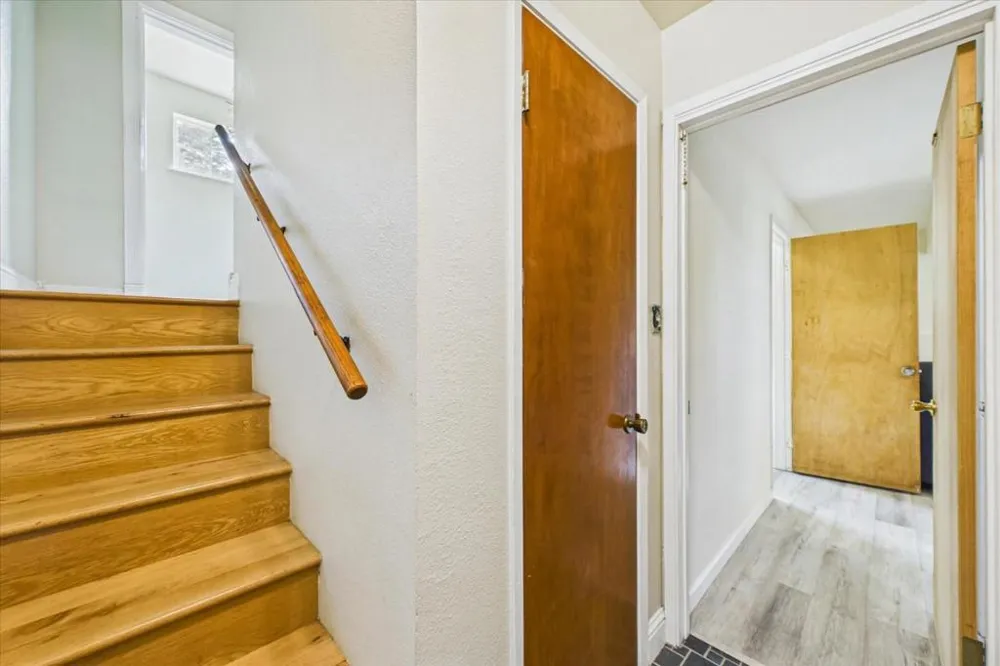 520 Redwood Road Whitethorn, CA 95589