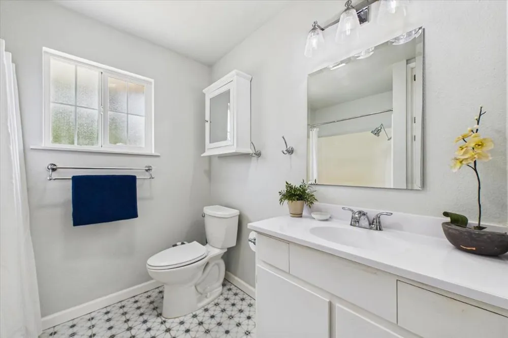520 Redwood Road Whitethorn, CA 95589