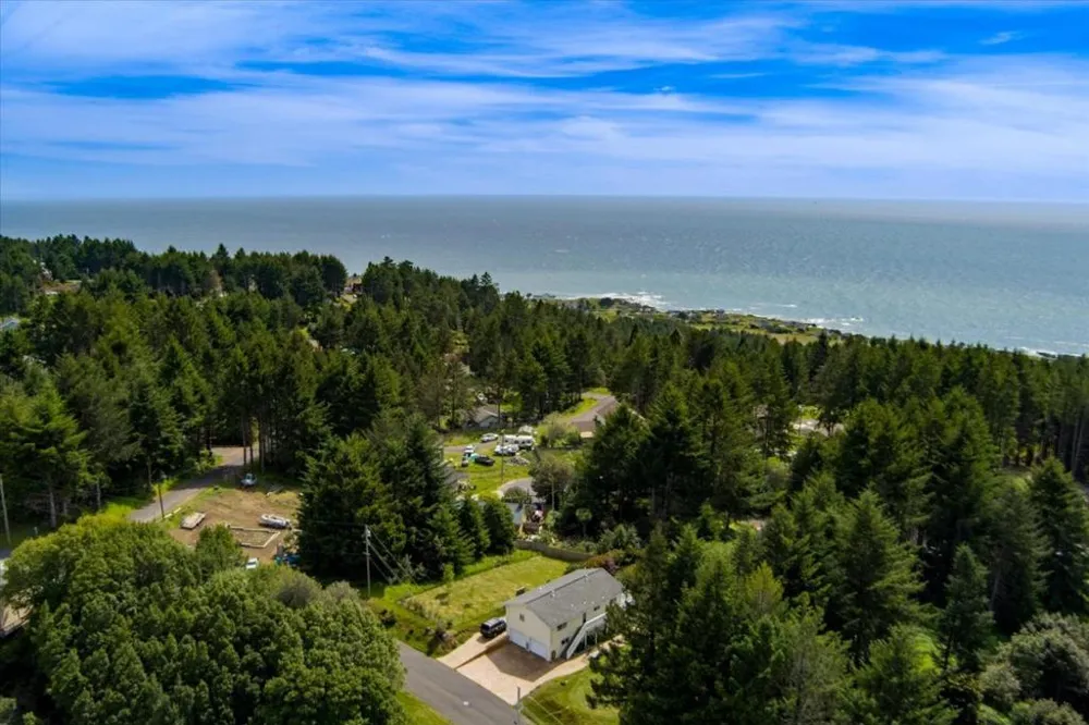 520 Redwood Road Whitethorn, CA 95589
