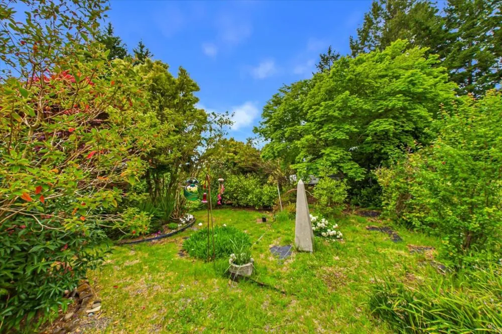 520 Redwood Road Whitethorn, CA 95589