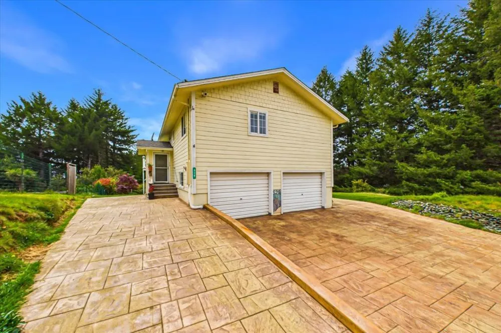 520 Redwood Road Whitethorn, CA 95589