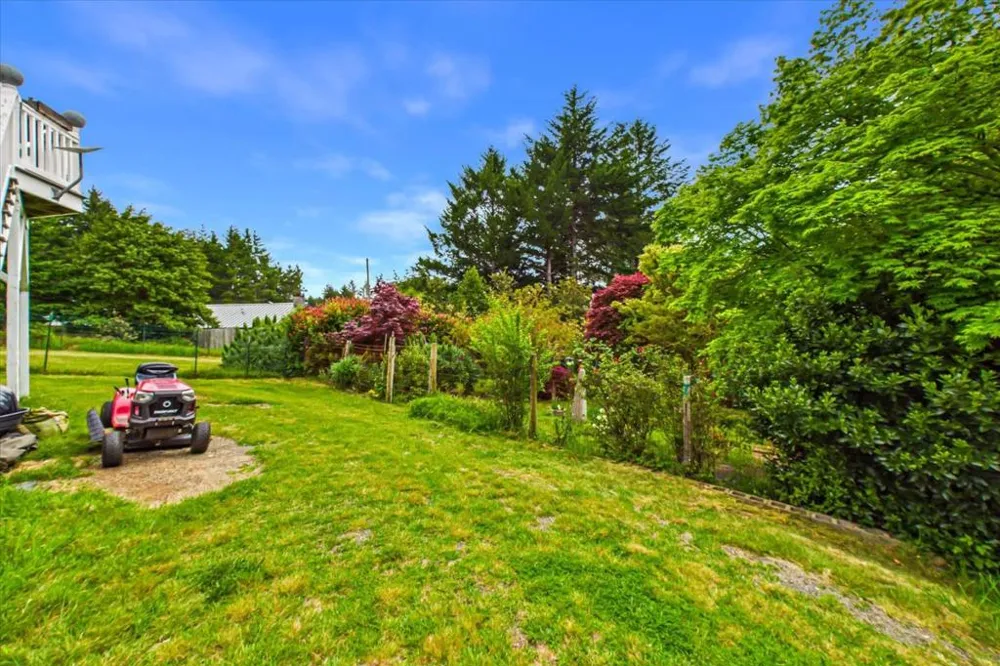 520 Redwood Road Whitethorn, CA 95589