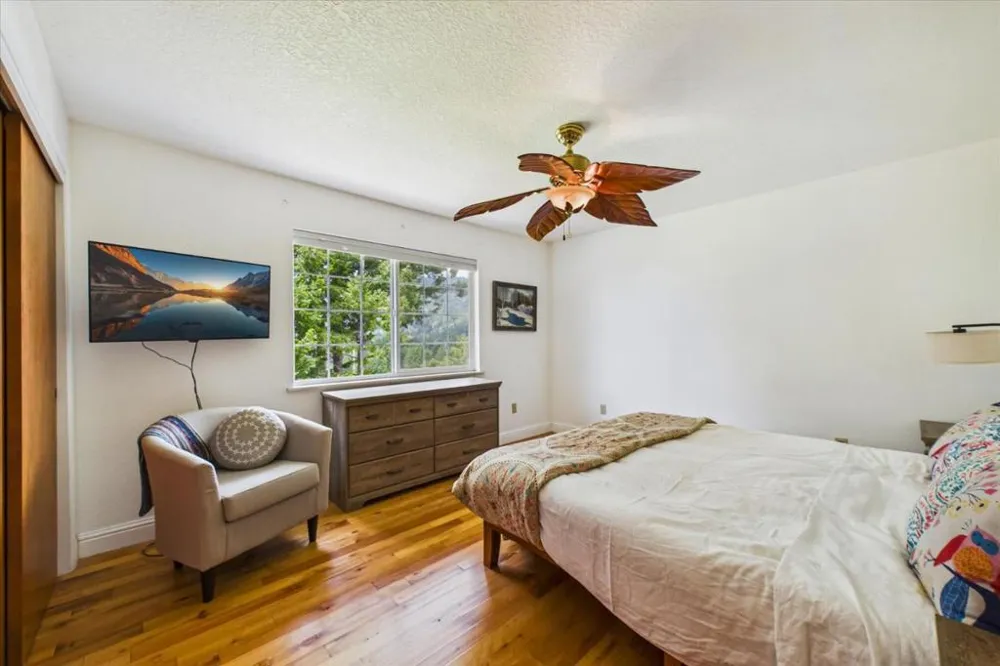 520 Redwood Road Whitethorn, CA 95589