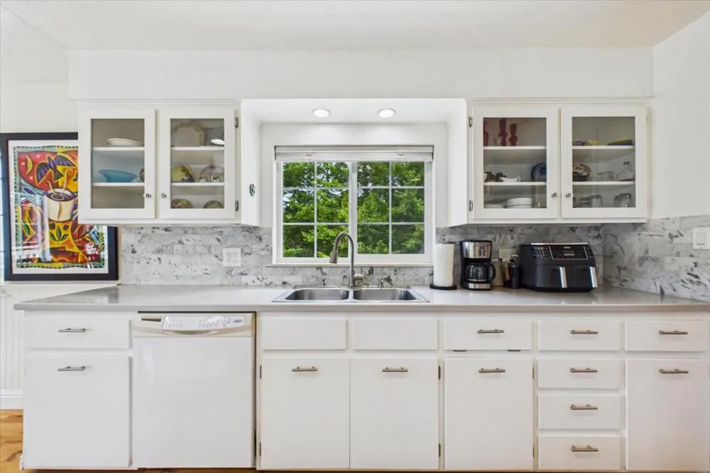 520 Redwood Road Whitethorn, CA 95589