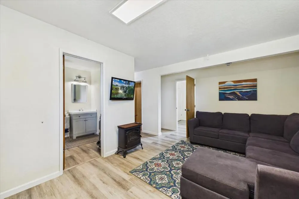 520 Redwood Road Whitethorn, CA 95589