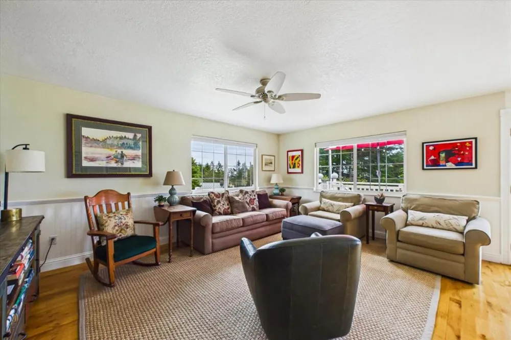520 Redwood Road Whitethorn, CA 95589