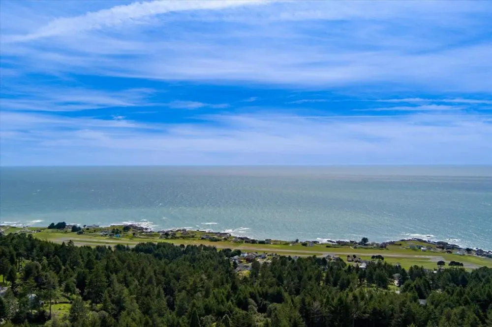 520 Redwood Road Whitethorn, CA 95589