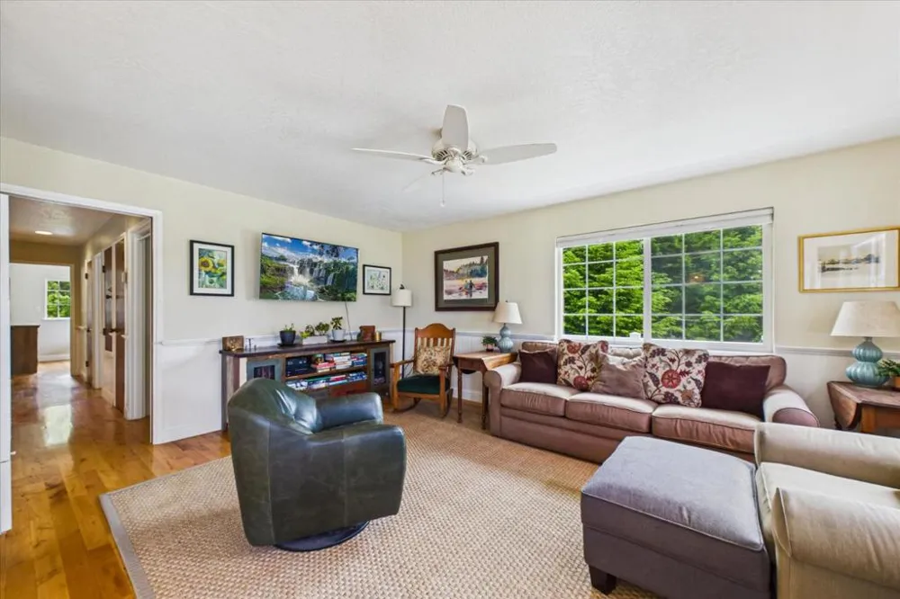 520 Redwood Road Whitethorn, CA 95589