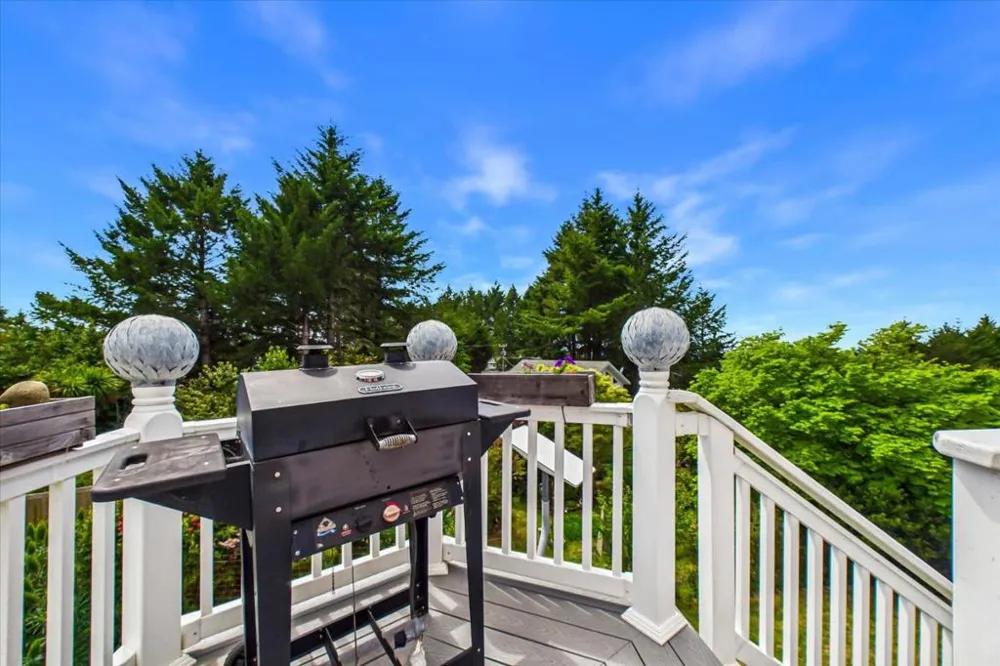 520 Redwood Road Whitethorn, CA 95589