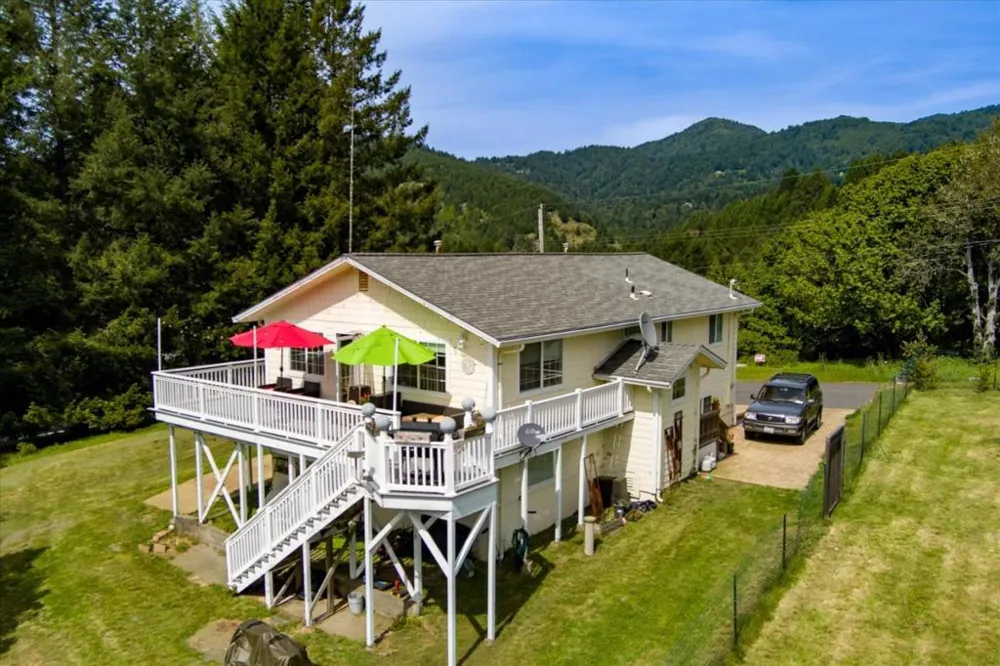520 Redwood Road Whitethorn, CA 95589