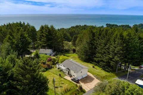 520 Redwood Road