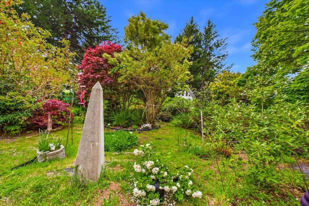 520 Redwood Road Whitethorn, CA 95589