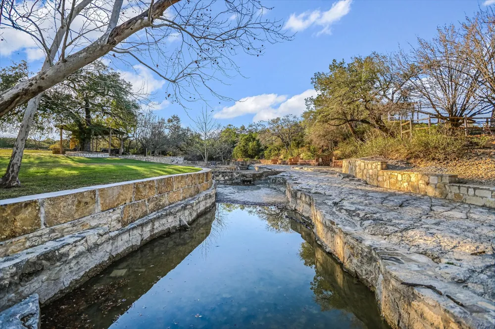 250 BROWN SADDLE Cove Driftwood, TX 78619