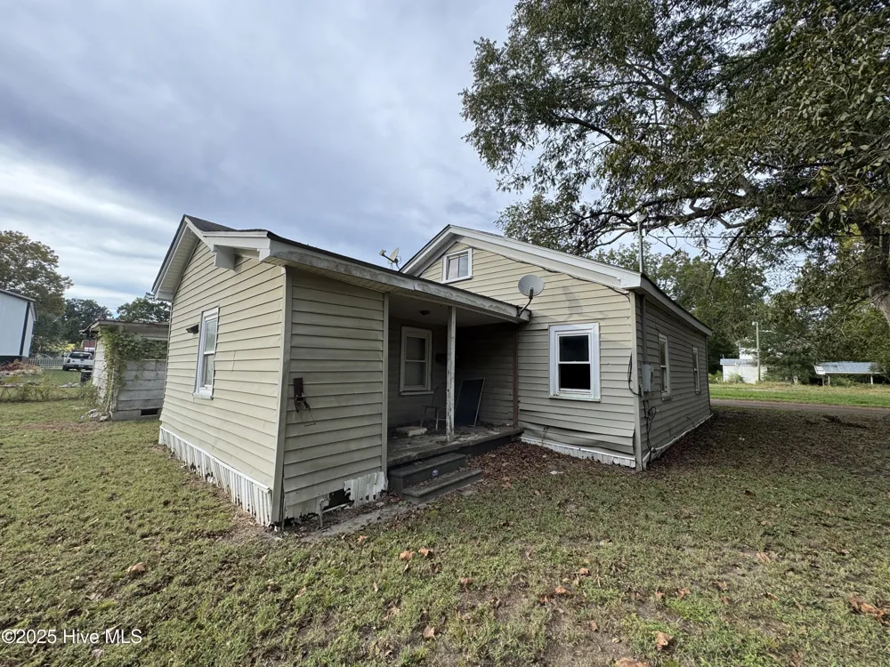 108 Bell Street Pollocksville, NC 28573